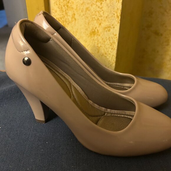 Andiamo pumps Beige patent leather low block  heel ex condition sz  7.5 - Picture 3 of 6